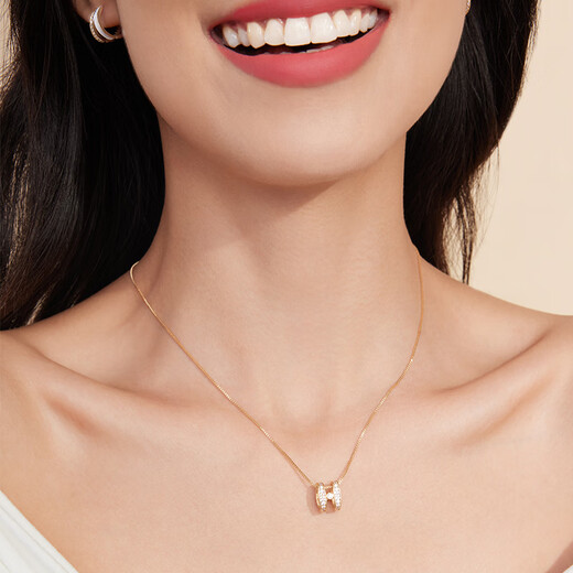 Fellala Little Lucky Letter Necklace for Women, Versatile, High-Class Clavicle Chain, Light Luxury, Reversible, Holiday Birthday Gift, Basic Style (Reversible)