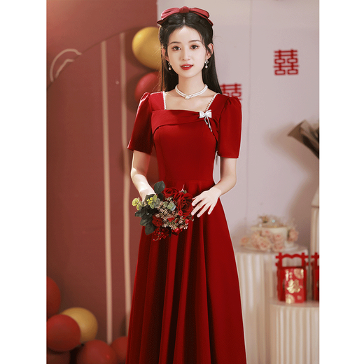 Saile Toast Clothes Bride 2025 Nouvelle petite robe de fiançailles portant généralement une robe de mariée pour la femme de style mince d'été borgogne l