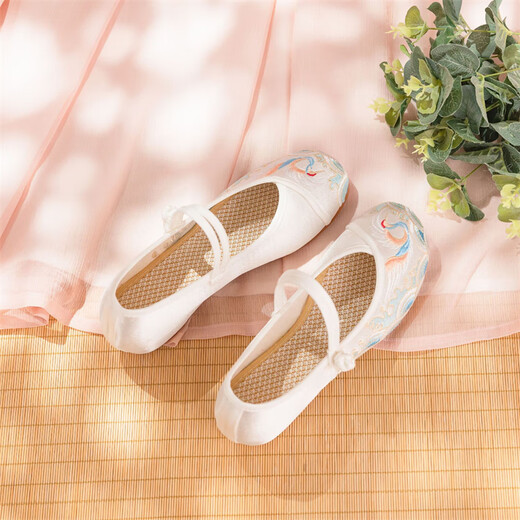 Simei ancient style cloth shoes for women soft sole comfortable Hanfu shoes for national style embroidered shoes with ancient costume cheongsam breathable and durable women's shoes for embroidered shoes white 36 [standard size] 20 [foot wide foot face high shot one size larger]