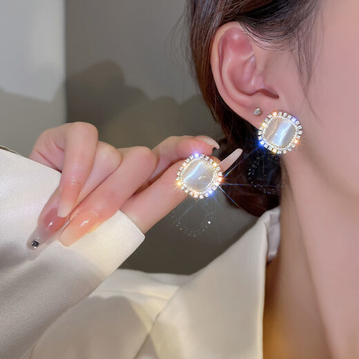 S925 Silver Needle Rhinestone Cat's Eye Retro Small Stud Earrings 2023 New Feminine Earrings Main Image