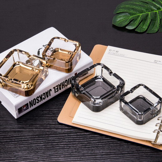 High-end crystal ashtray, European style ashtray, household crystal glass ashtray, living room, hotel Internet cafe, personalized square small bed ashtray, create a fortune, Amber 9CM