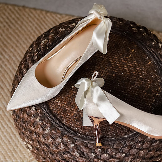 
Dofinison French high heels for women's satin thin heel pointed toe wedding shoes with pearl bows and elegant spring and autumn shoes high heels [Champagne color 7cm-38]