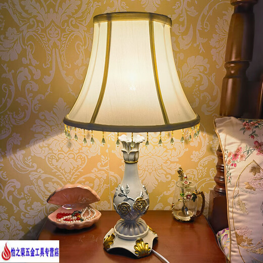 XMSJ Schlafzimmer Schreibtisch Lampe Nacht Lampe Europäischer Stil Pastoral Retro Klassisches amerikanisches Weißes Wohnzimmerstudie Bester Hochzeitsgeschenk 9928a Clivia Golden Lampenschildschalter Schalter