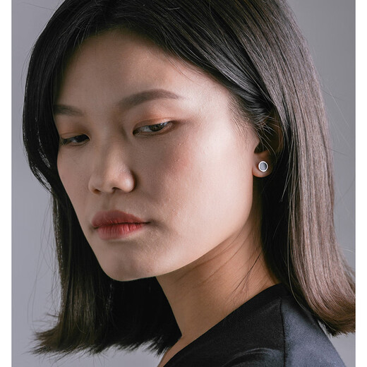 PT950 platinum fashionable black agate earrings for men and women European and American style atmospheric earrings (single) cool cover hip-hop