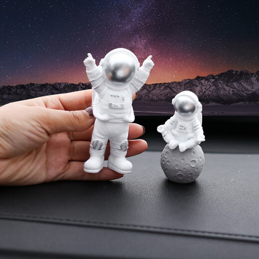 Cassegrain creative astronaut small ornaments desktop astronaut living room TV cabinet children's room layout home decoration furnishings bedside decompression decoration housewarming gift birthday gift gold 4-piece set
