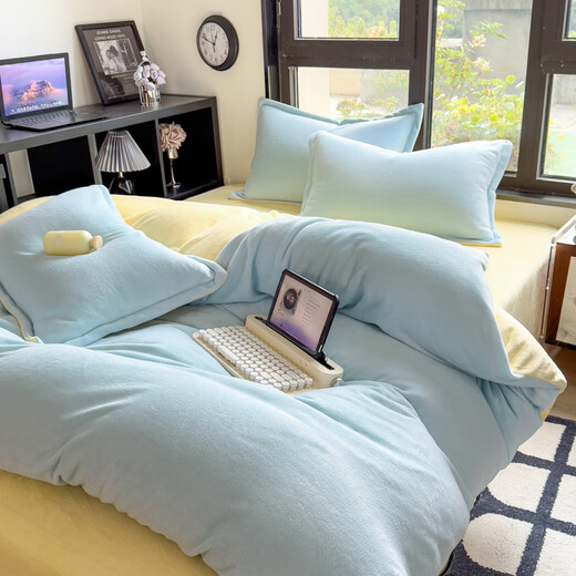 Hengyuanxiang Milch Samt vierköpfiges Set, Winterdicke und warm doppelseitige Samt-Quilt-Deckbettblätter für Studenten Schlafstoffe Herbst und Winter Naked Bettwäsche, hellblau-creme gelb (Klasse A) Drei-Stück-Set, Bettblattstil (Quilt Cover 150*200 cm)