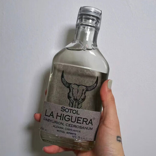 La higuera [botella original importada] cabeza de oveja mexicana cabeza tigre tigre oxto sotol tequila 200ml 1 botella