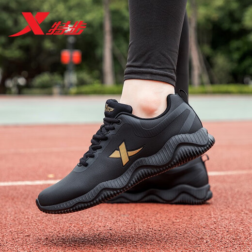 Xtep Herrenschuhe, Herren Sommerlaufschuhe, Herren 2025 Neue leichte Freizeitschuhe, Herren-Kee-resistente Laufschuhe, Ledergesicht, schwarzes Gold-Men's Style-9737 39