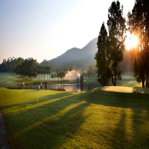 One night in a central garden garden view room at Zhongshan Hot Spring Hotel + buffet breakfast for two persons + seafood buffet dinner for two persons + unlimited open-air hot spring tickets for two persons during their stay