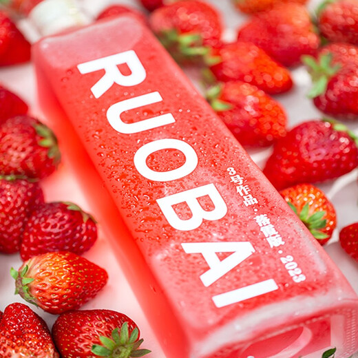 Brother Ruobai Vodka Liqueur de fraise Vodka 700 ml * 1 bouteille de vin de fruit légèrement intoxiqué le vin sucré est délicieux 700 ml * 1 bouteille