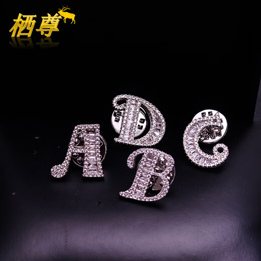 Bomp xiao zhan xz gleicher Stil 26 Englische Nachname Buchstaben kleiner Kragen Pin Anzug Brosche Herrenabzeichen Schnalle x Stein Spurpferd Nadel 1,5 cm