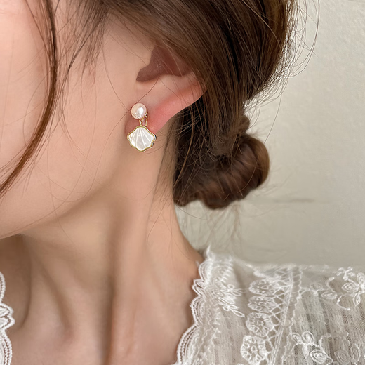 Idel has no pierced ears, shell imitation pearl earrings, new mosquito-repellent disc earrings, women's French retro earrings, shell earrings E2811