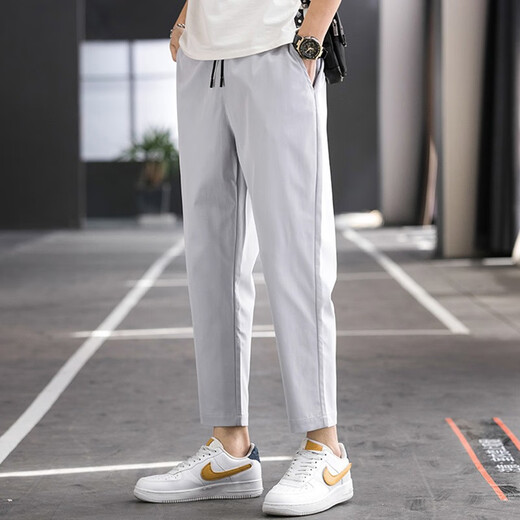 Qiao Kejies Sommer-Dünn-Männer-Outfit Anti-Falten-Freizeit und trendige, schlaffende kleine Füße sind leicht zu tragen und vielseitig schlank und loser Sport-Neun-Punkte-Hosen schwarz L.
