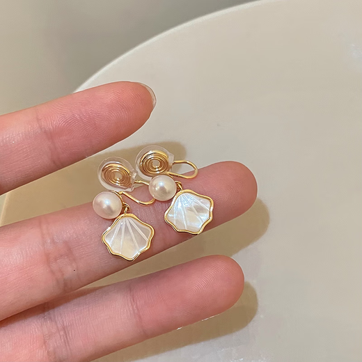Idel has no pierced ears, shell imitation pearl earrings, new mosquito-repellent disc earrings, women's French retro earrings, shell earrings E2811