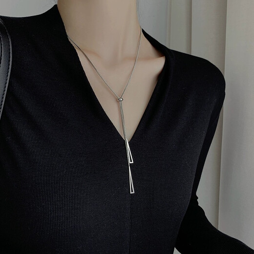 Idel long light luxury tassel necklace 2025 new women's autumn and winter high-end sweater chain pendant versatile and simple decoration A4Y208-B92 silver triangle necklace