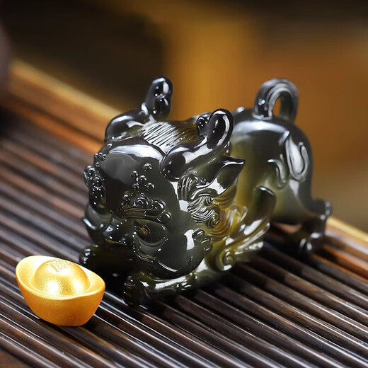 Qingbilin tea pet ornaments color-changing tea pet Pixiu holding ingots can be raised creative ornaments tea ceremony tea pet tea set for father color-changing Pixiu with ingots