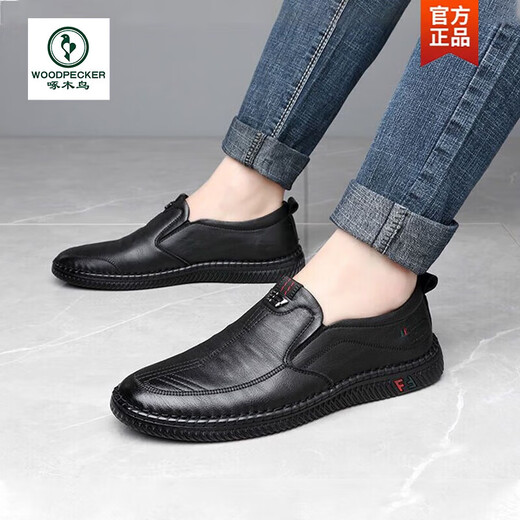 Holzspecker Herrenschuhe Sommer 2025 neue Lederschuhe Britisch vielseitige einteilige Vaters Schuhe modische weiche Sohle lässige Lederschuhe Männer 677 Schwarz 39