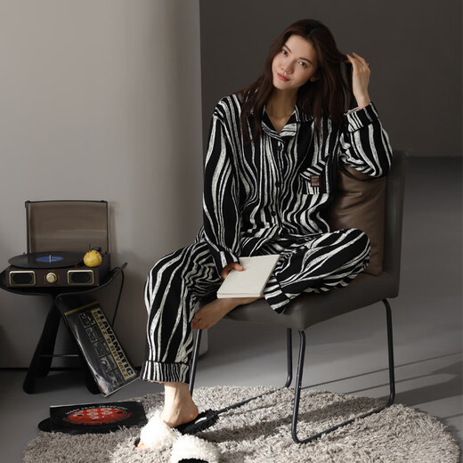 Pyjamas de mezzanine en coton à air mandefin pour les femmes en automne et en hiver cardigan de coton épaissis 2024 peut être porté à l'extérieur avec des vêtements à domicile noirs haut de gamme 3893 femmes L (100-120jin [Jin est égal à 0,5 kg]))