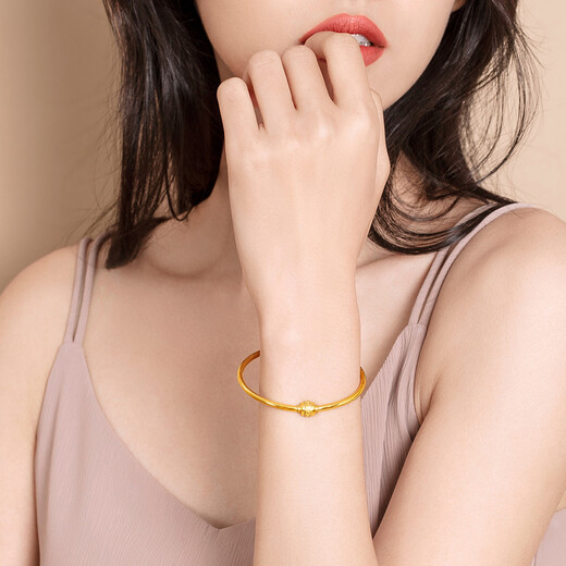 六福珠宝足金520告白密码黄金手镯女款空心开口弹力 计价 A03TBGB0005 60mm-12.40克(含工费831元)