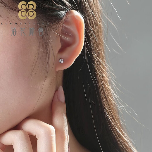 Falling Flowers and Crying Spring Platinum Earrings for Women pt950 Platinum Small Flower Earrings Fashionable Simple Versatile Flower Earrings for Your Girlfriend Platinum Earrings (One Pair)