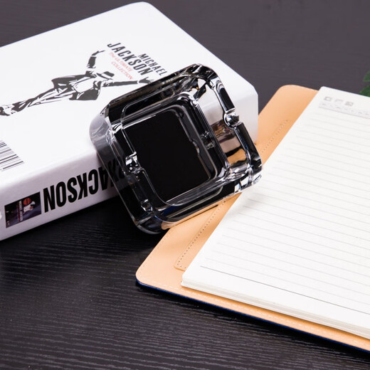 High-end crystal ashtray, European style ashtray, household crystal glass ashtray, living room, hotel Internet cafe, personalized square small bed ashtray, create a fortune, Amber 9CM