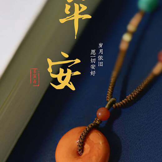 Zhongyiouhui natural old beeswax amber necklace clavicle chain niche safety buckle original autumn female pendant Chinese style