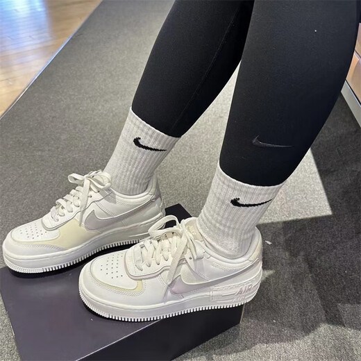 Chaussures féminines Nike Nouveau AF1 White and Purple Force Force One Lightweight et polyvalent bas Top non glissé Les chaussures de planche à usure de usure Sports Chaussures décontractées IB3881-001 Blanc et vert 35.5