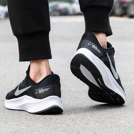 Nike (Nike) Herrenschuhe Frühling Neue Sportschuhe Quest Low Top Leichtes Mesh atmungsaktives lässige Schuhe Schock-kissen-resistente Laufschuhe DA1105-006/Quest 4/Black 44