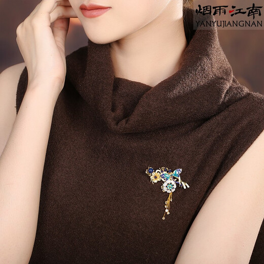 Yanyu Jiangnan 2020 new fashion brooch for women high-end luxury personality versatile corsage temperament scarf cardigan button picture style