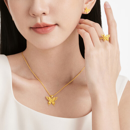 
Chow Tai Fook Golden Wire Butterfly Butterfly Golden Stud Earrings (working fee of 360) about 2.35g EOF1371