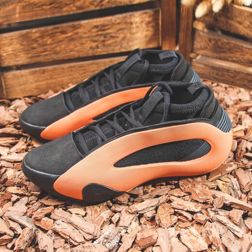 Zhijia Ge Harden Vol. 8 chaussures de basket hommes Harden 8ème génération noir et blanc bas pratique résistant à l'usure chaussures de sport décontractées IE2694 Spot 43