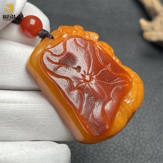 Fuwanzhe Natural Beeswax Leather Pendant Baltic Russian Amber Beeswax Square Handpiece 14.94g