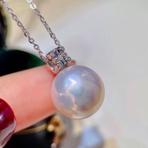 Xuan Yong Australian white pearl pendant gold new version of the princess cow head natural. Natural sea water Australian white extremely bright round single necklace 18K gold 10-11 sea water Australian white with slight flaws