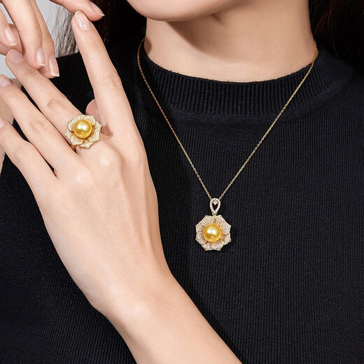 Meluxemeluxe Mui Ne 18K gold seawater pearl pendant South Sea gold pearl necklace one for two wear 7 slightly flawed 10-10.5mm set with diamonds 0.96ct