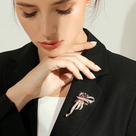 Dabuliu Brooch Women's Exquisite Rhinestone Suit Temperament Light Luxury Versatile 2026 with Golden Tango Flower Brooch