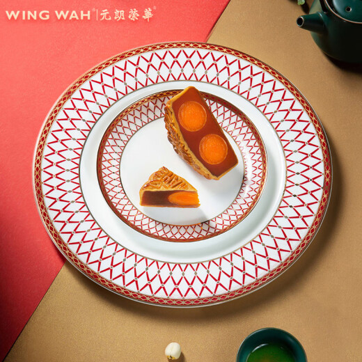 Yuen Long Wing Wah (WINGWAH) Double Yolk Lotus Paste Hong Kong Style Mid-Autumn Mooncake Gift Box 740g 4 pieces Made in Hong Kong, China Mid-Autumn Festival Gift