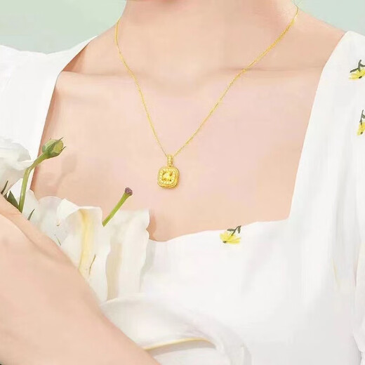 Ting white small sugar cube yellow diamond necklace women's 18k gold square pendant Xiaohongshu high-end clavicle chain accessories 18k gold