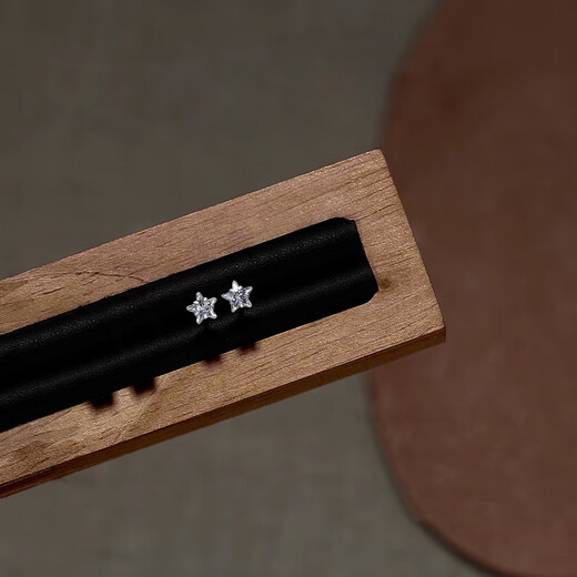 Miman (MIMORE) S925 silver small star earrings for women, trendy, high-end, temperamental earrings, small and simple, no need to pick for sleeping, and pierced ears