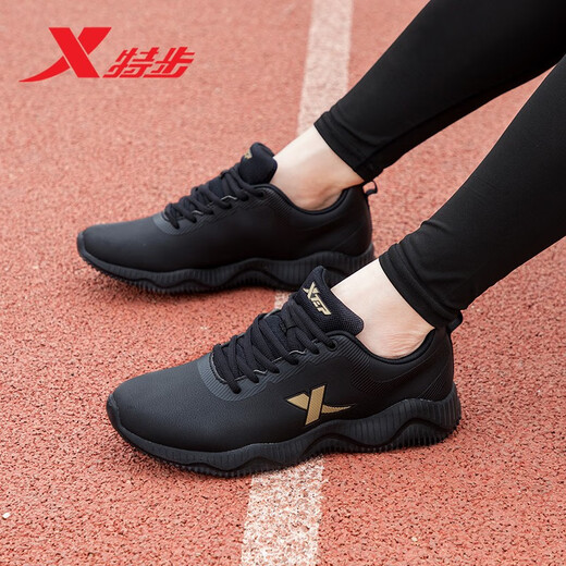 Xtep Herrenschuhe, Herren Sommerlaufschuhe, Herren 2025 Neue leichte Freizeitschuhe, Herren-Kee-resistente Laufschuhe, Ledergesicht, schwarzes Gold-Men's Style-9737 39