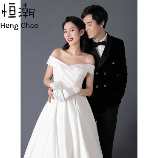 Hengchao temperament one-shoulder wedding dress simple satin French Hepburn style bride wedding fantasy super fairy dress small tail off-white floor-length S