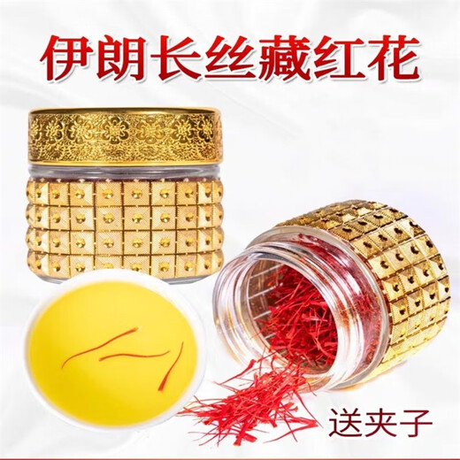 Zhenjiyan’s selected authentic saffron saffron soaked in water. Selected saffron five grams of gold bottle with tweezers