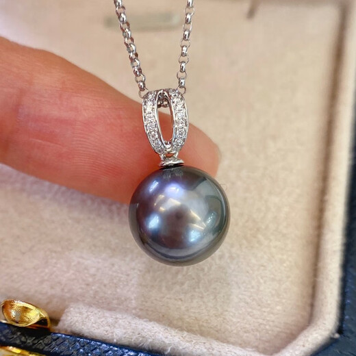 Yue Fei 11-12mm Tahitian black pearl pendant, 18K set with diamonds, perfect round and strong light, recommended as a gift for your lover, with silver chain and certificate