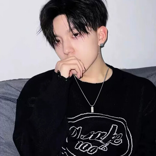 Qi Xiaomi lettering high-end necklace men's handsome hip-hop men's pendant American niche simple titanium steel clavicle chain necklace