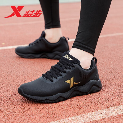 Xtep Herrenschuhe, Herren Sommerlaufschuhe, Herren 2025 Neue leichte Freizeitschuhe, Herren-Kee-resistente Laufschuhe, Ledergesicht, schwarzes Gold-Men's Style-9737 39