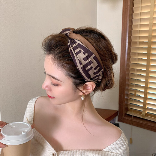 Camaron hairband for women to go out with versatile temperament hairpin headband fashionable retro wide-brimmed hair headband Chinese Valentine's Day gift letter F (black)