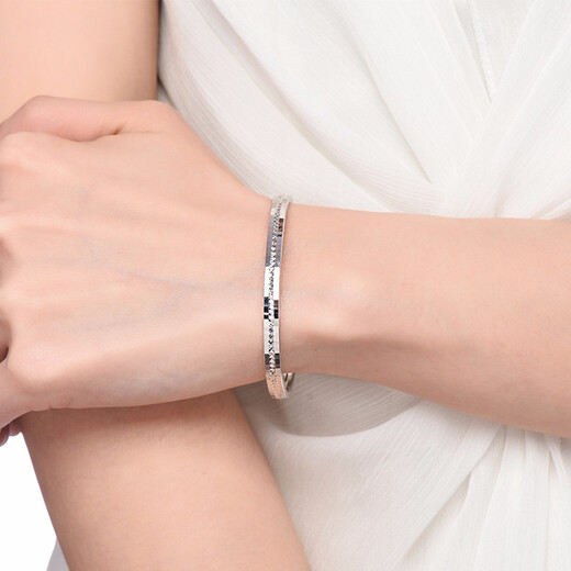 Yuan Shengfu's new PT950 fashionable oval laser platinum bracelet, fashionable and versatile platinum bracelet, concubine bracelet, 16.97g, ring mouth 60mm