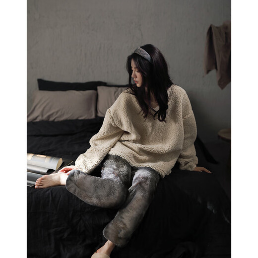 Couple pajamas in the same language, autumn and winter thickened coral velvet, warm and velvet, can be worn outside, men's and women's home clothes, winter gifts, women's R1528 M 160 women