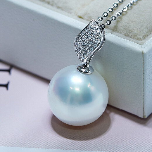 Mohs Australian South Sea Sea Pearl 18K Diamond Inlaid Leaf Style Gold Bead Pendant Perfect Round Extremely Strong Light Intense Gold South Sea White Bead Pendant 12-13mm