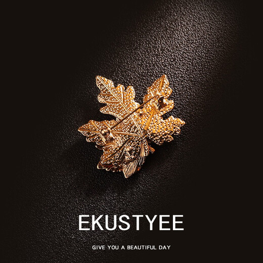 EKUSTYEE Maple leaf retro brooch high-end ins trendy women personality temperament luxury creative diy accessories sweater suit brooch men three-layer maple leaf brooch