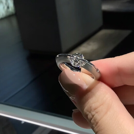 Blue S925 sterling silver niche design sparkling cosmic star rotatable diamond ring light luxury moissanite solitaire ring silver US No. 9 (Hong Kong 18-19)